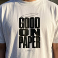 Близък план на принта Good on Paper с ореол върху бяла тениска noDRAMA