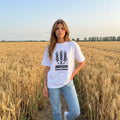 Жена с бяла oversized тениска Добруджа в пшеничено поле noDRAMA