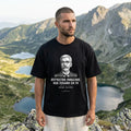 Мъж с черна oversized тениска Вазов над Рилските езера noDRAMA