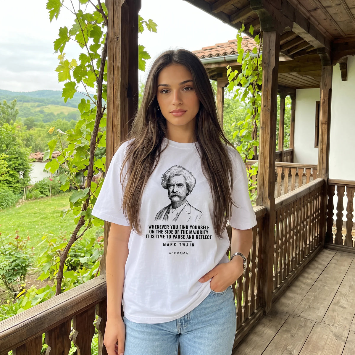 Жена с бяла oversized тениска Твен на дървена веранда noDRAMA