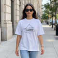 Бяла OVERSIZED тениска „CLOSED“ — noDRAMA