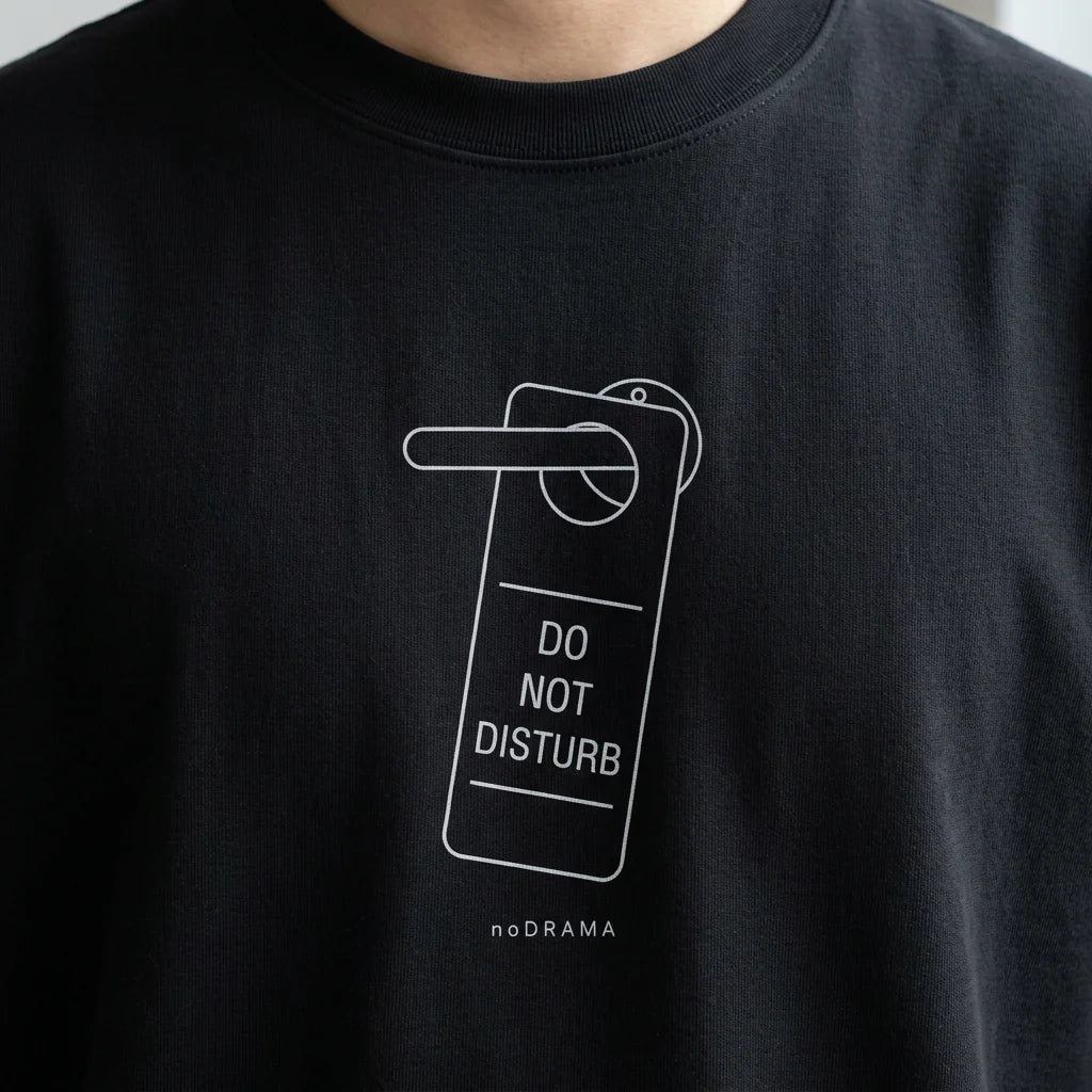 Черна OVERSIZED тениска „DO NOT DISTURB“ — noDRAMA