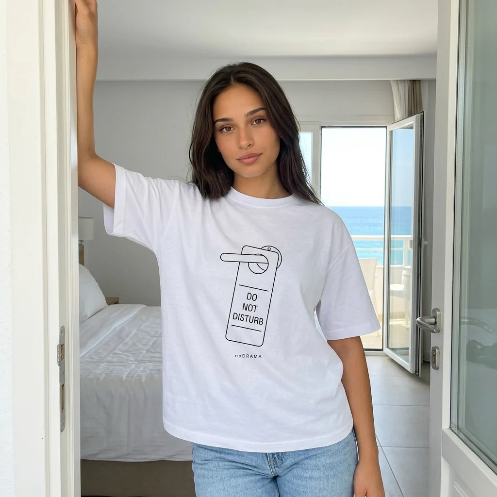 Бяла OVERSIZED тениска „DO NOT DISTURB“ — noDRAMA