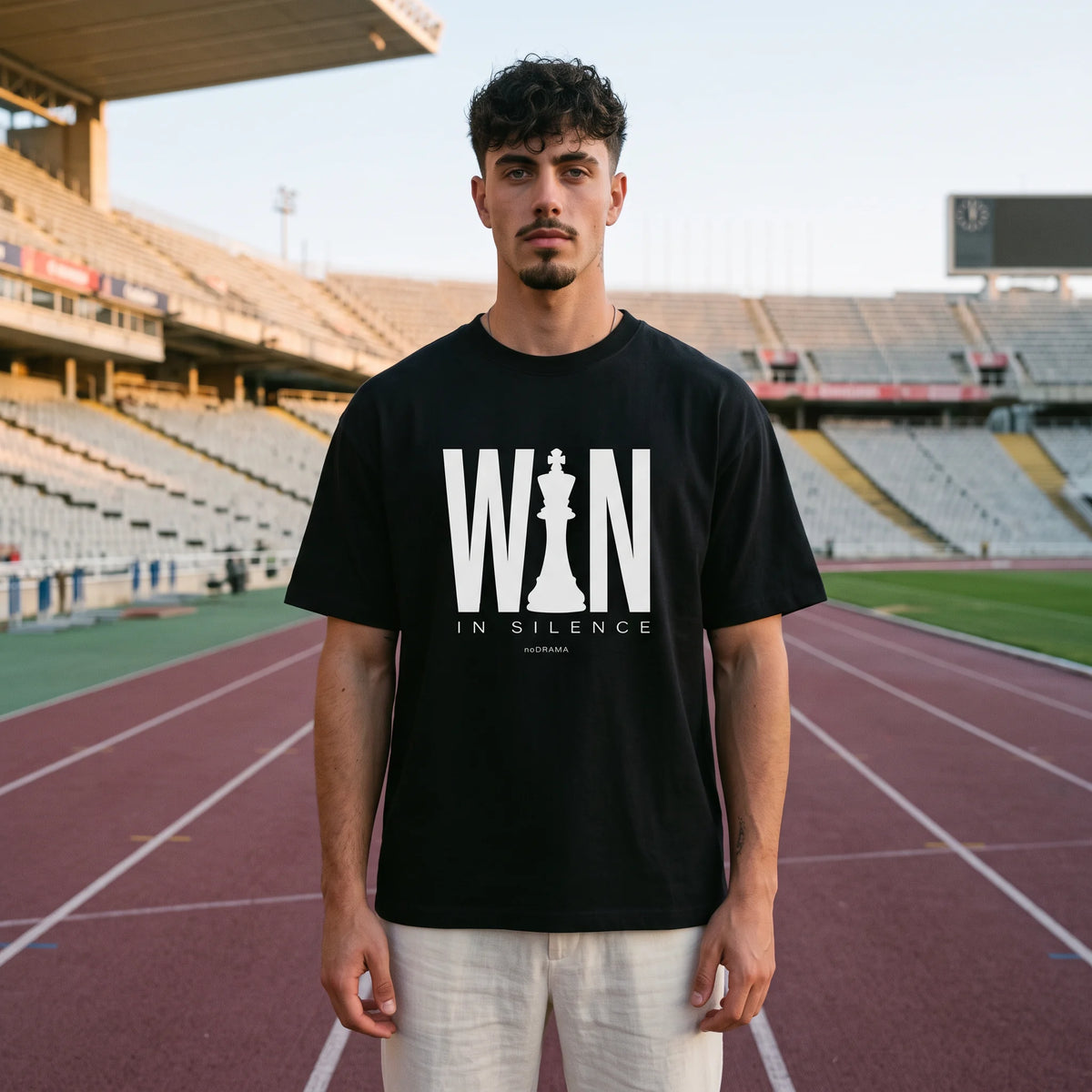 Черна OVERSIZED тениска „WIN IN SILENCE“ — noDRAMA