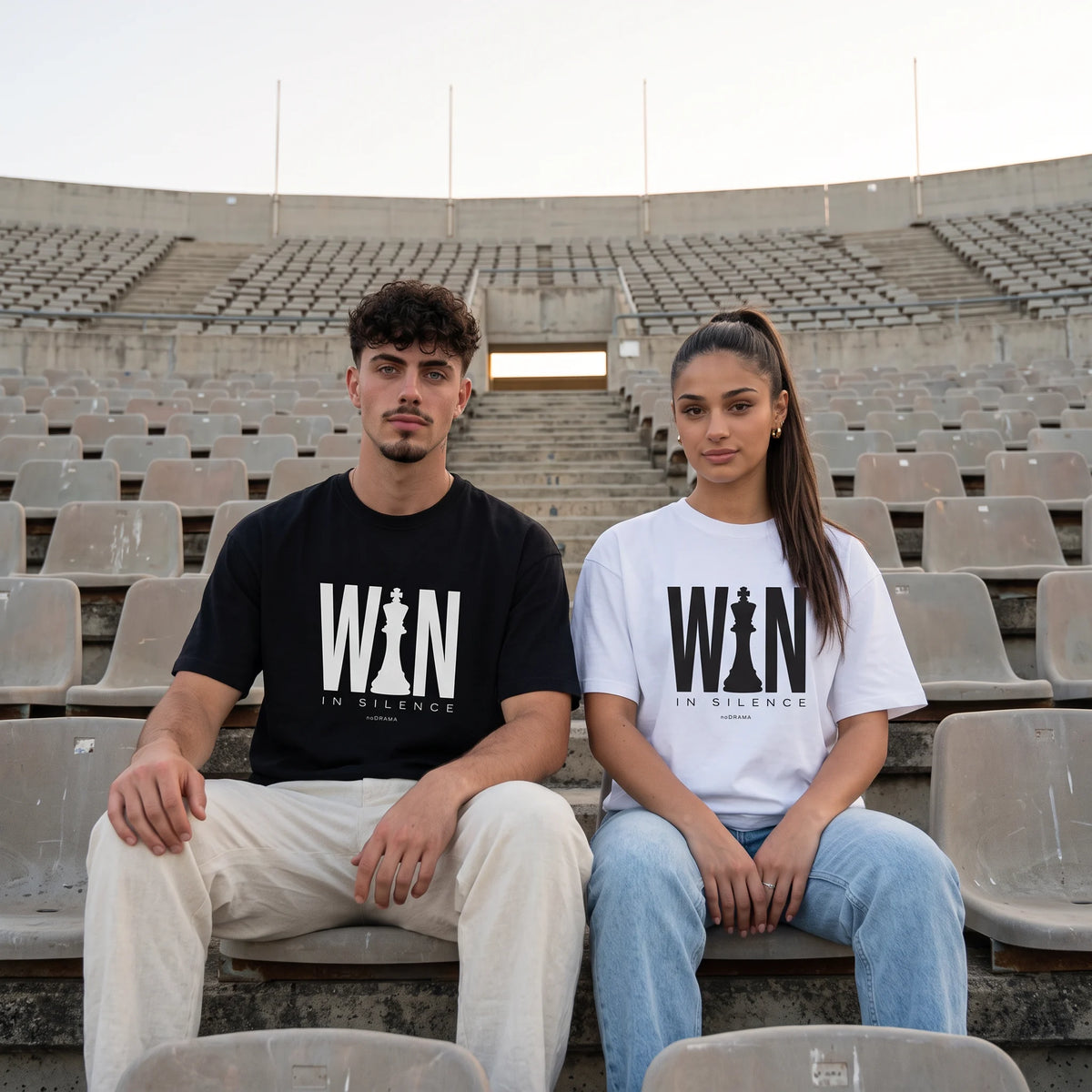 Комплект тениски за двойки „WIN IN SILENCE“ — noDRAMA
