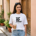 Бяла OVERSIZED тениска „НЕ е цяло изречение“ — noDRAMA