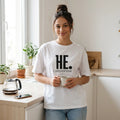 Бяла OVERSIZED тениска „НЕ е цяло изречение“ — noDRAMA