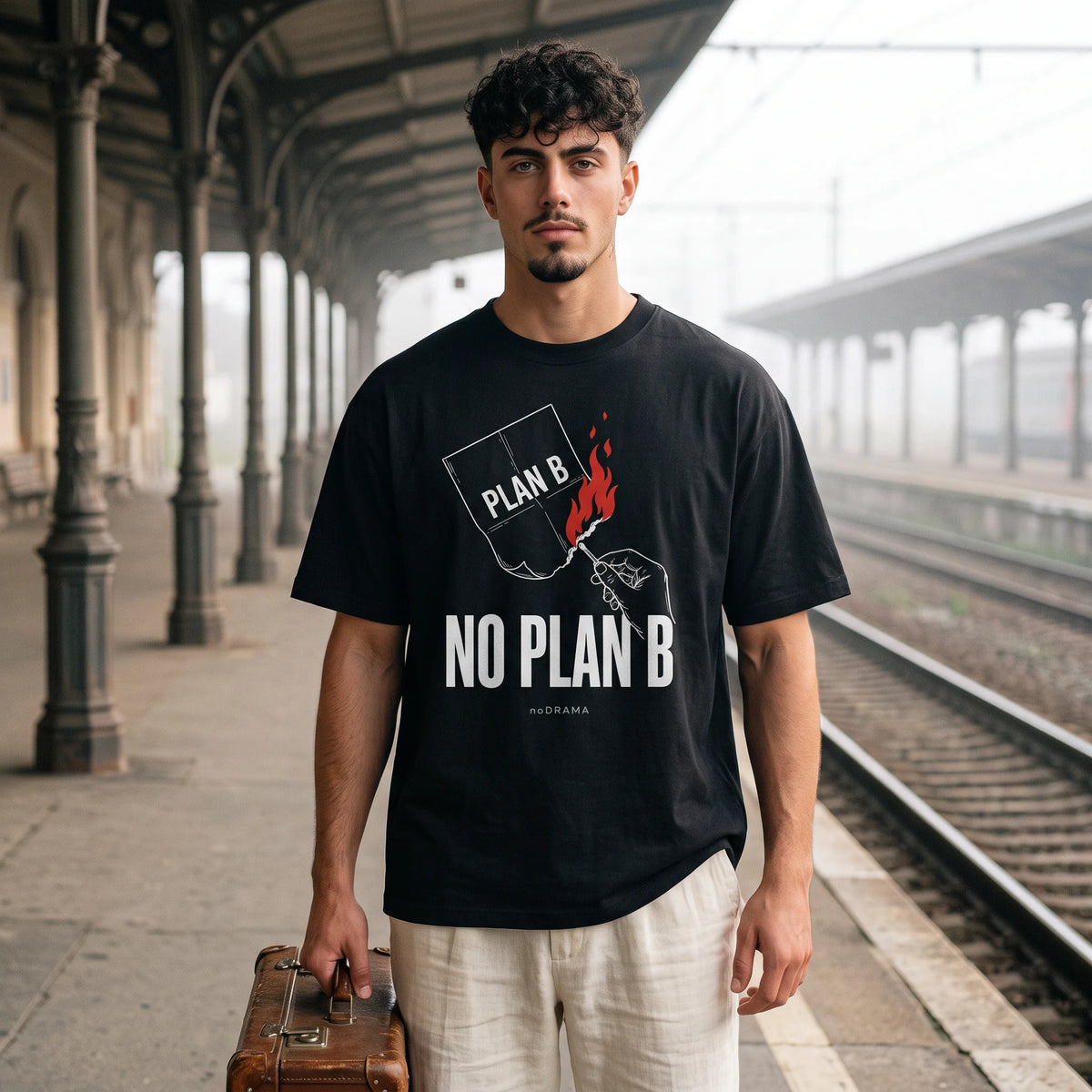 Черна OVERSIZED тениска „NO PLAN B“ — noDRAMA