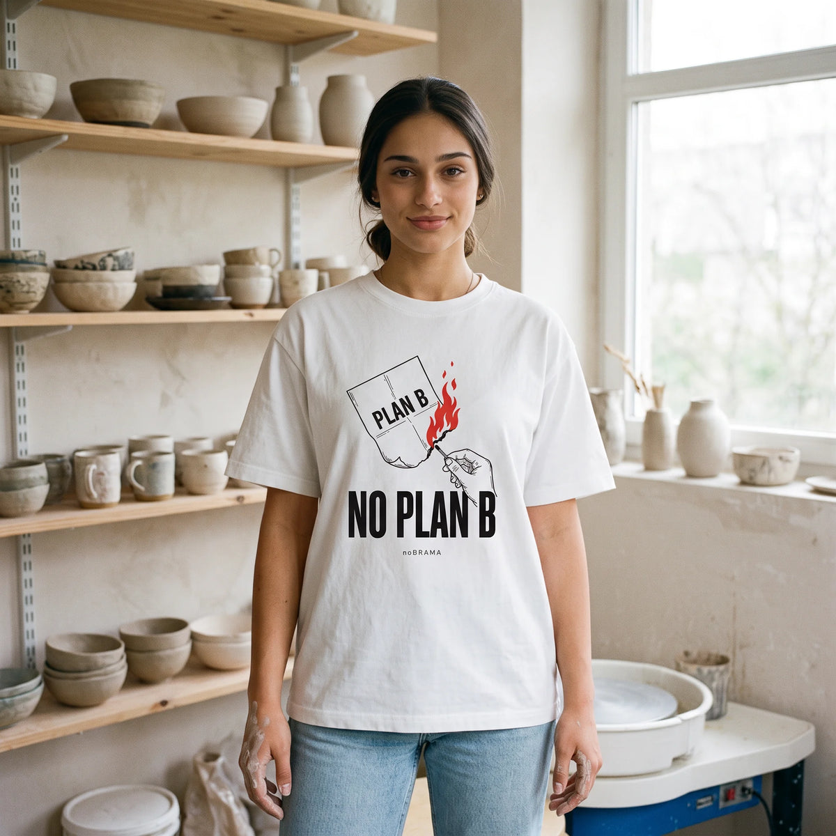 Бяла OVERSIZED тениска „NO PLAN B“ — noDRAMA
