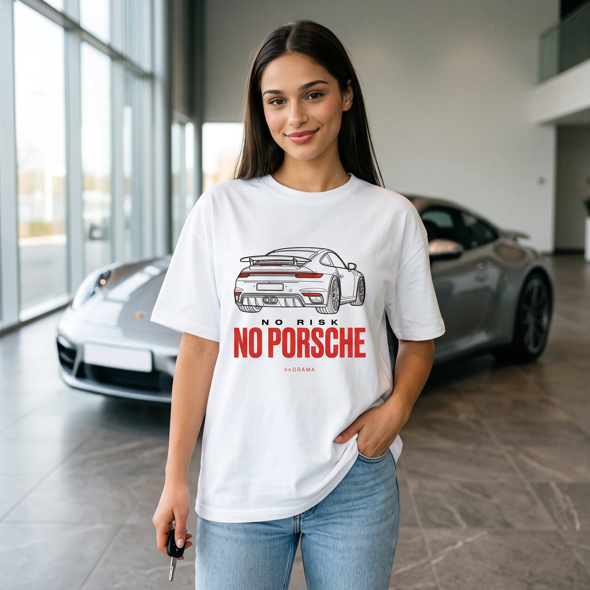 Бяла OVERSIZED тениска „NO RISK NO PORSCHE“ — noDRAMA