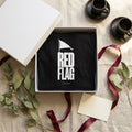 Подаръчна кутия noDRAMA с тениска Red Flag, панделка, евкалипт и кафе